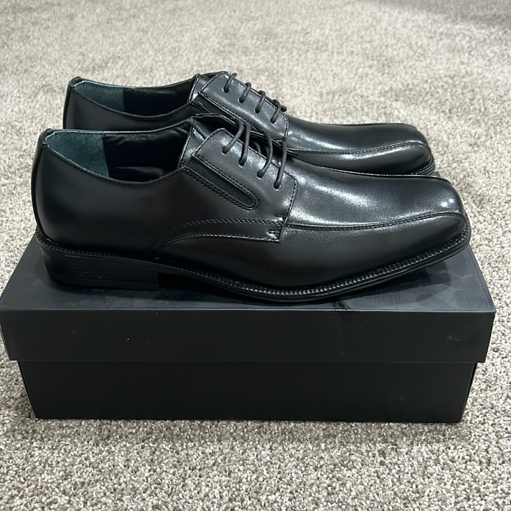 Men’s black square toe dress shoes